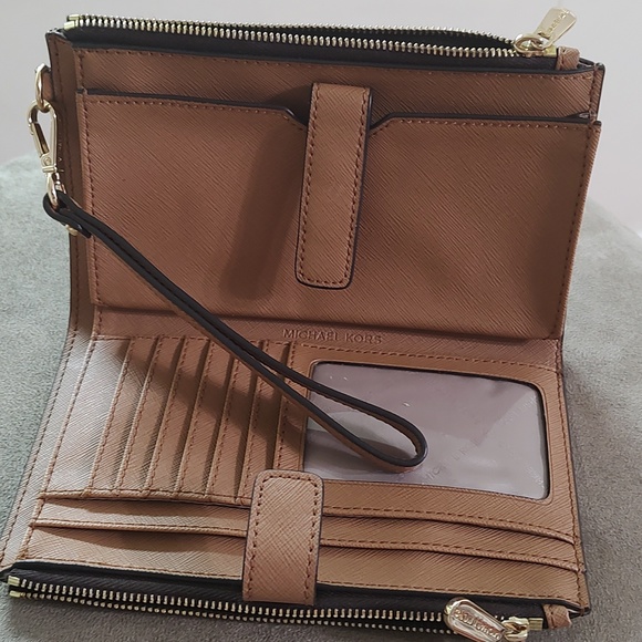 Michael kors wristlet wallet - Picture 4 of 7